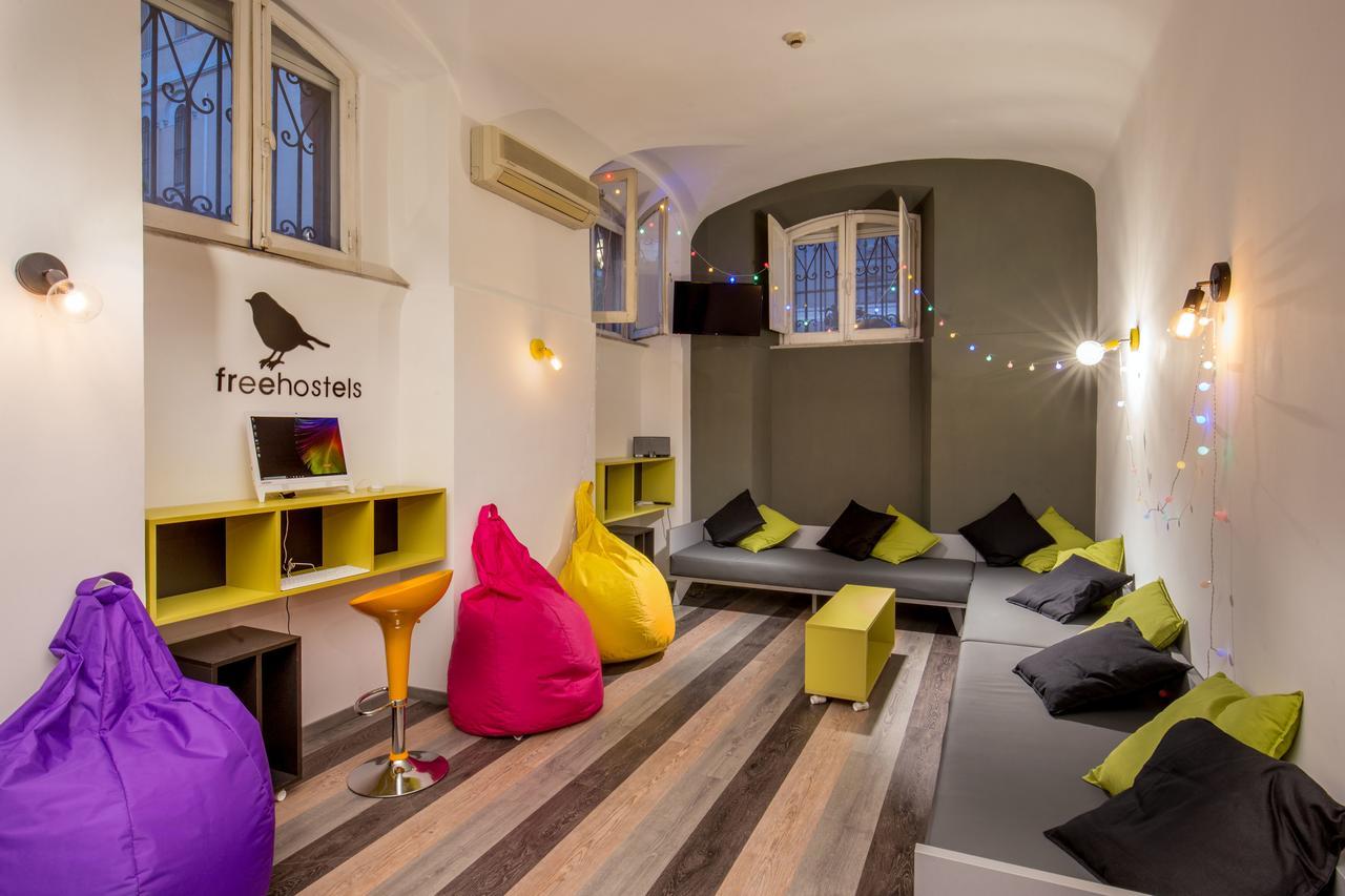 Hostel Free Rom